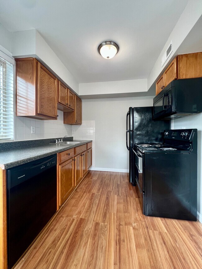 Foto del edificio - 1514 Leeshores Ln