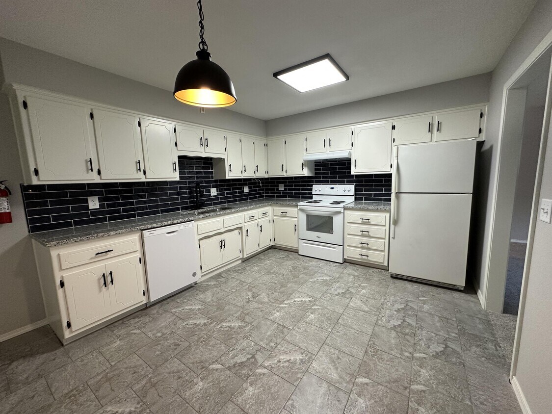 1949 Heatherwood Dr, Lawrence, KS 66047 Townhome Rentals in Lawrence