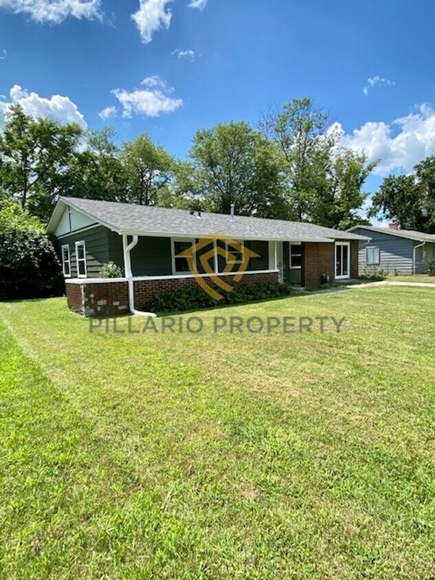 Foto principal - Devington, 1950s Ranch on the East Side wi...