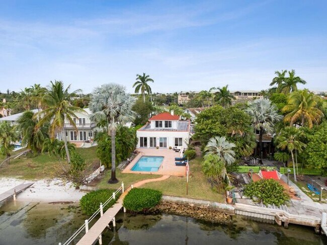 Foto del edificio - 114 S Lake Dr