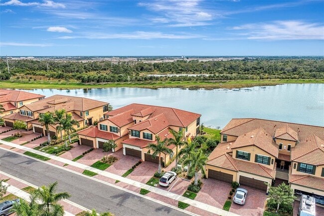 Building Photo - 10805 Tarflower Dr