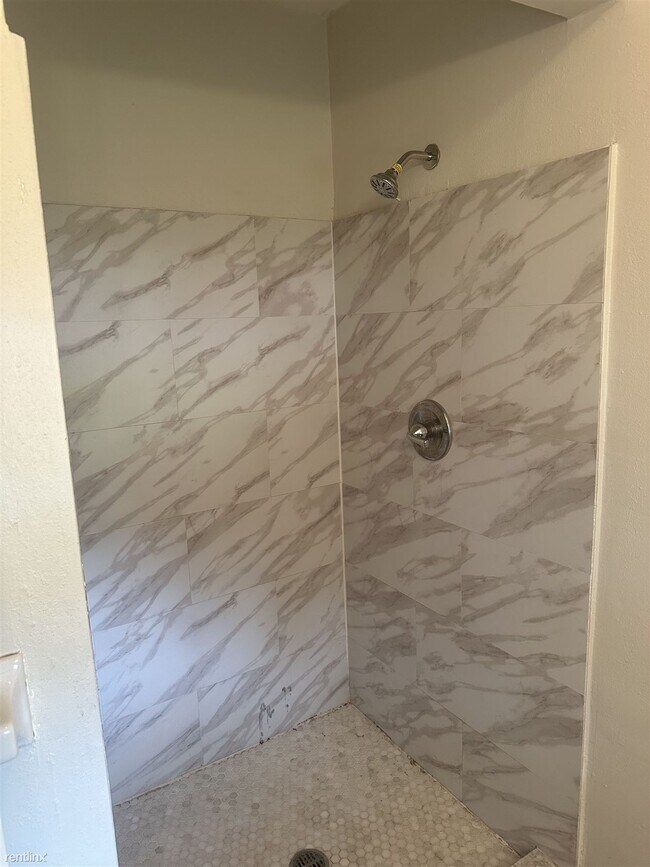 Foto del edificio - 3 br, 2 bath House - 2829 North Martha Avenue