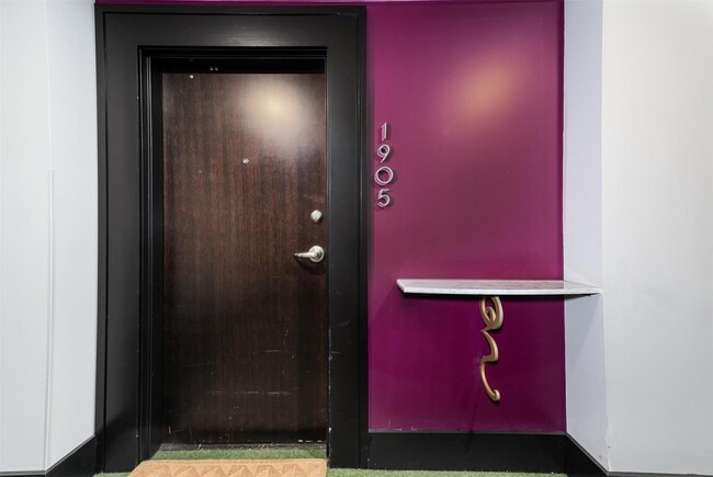 Building Photo - 314 N Broadway