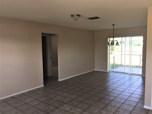 Foto del edificio - SE Cape Coral Single Family Home