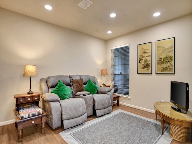 Building Photo - 21902 Meadowhill Dr