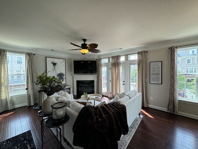 Foto del edificio - Stunning 3 Bed 2.5 Bath End Unit Townhome In Desired Preserve At Goose Creek - Water Included