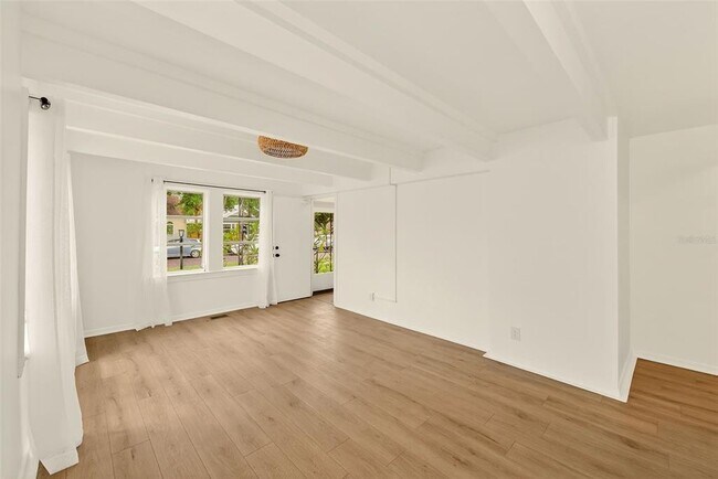 Foto del edificio - 925 16th Ave N