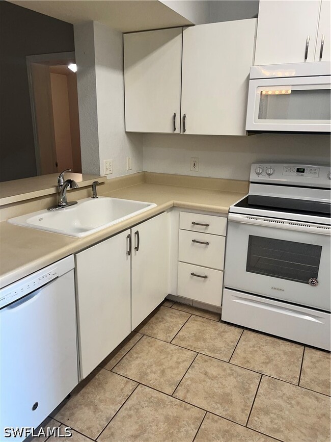 Building Photo - 8271 Key Royal Cir