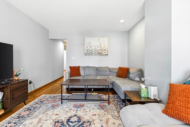Foto del edificio - 419 E 3rd St