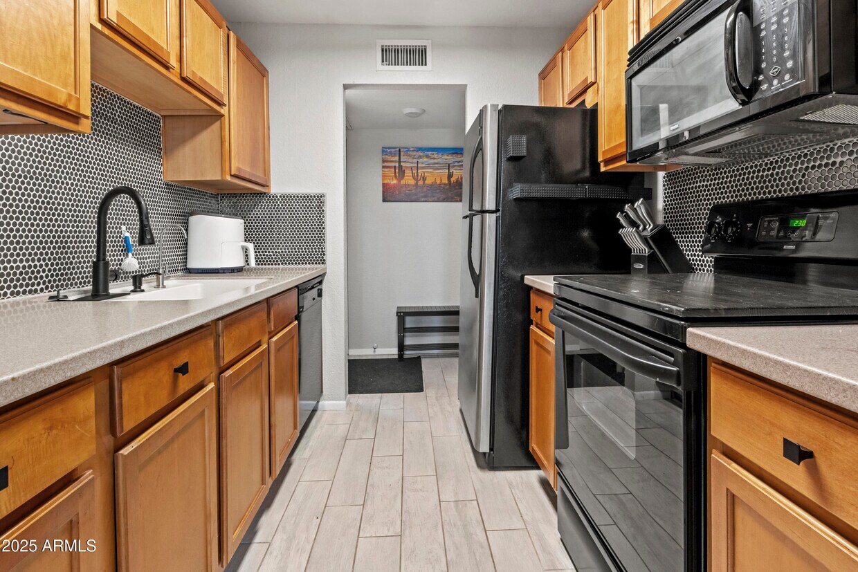 Primary Photo - 7550 N 12th St