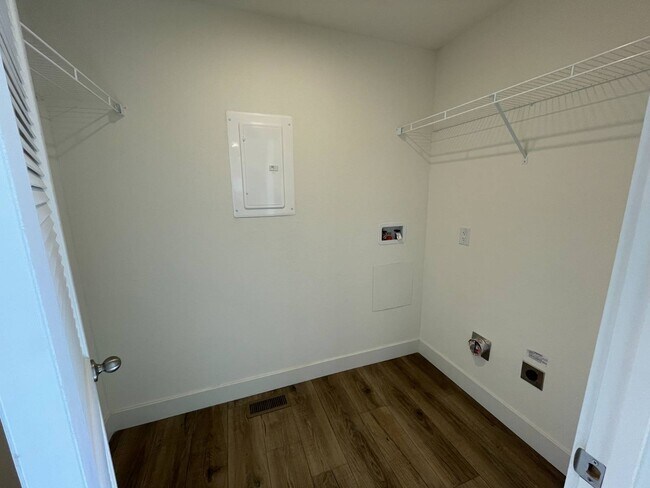 Foto del edificio - 5427 Edgewood Ln