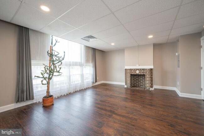 Foto del edificio - 2721 E Allegheny Ave