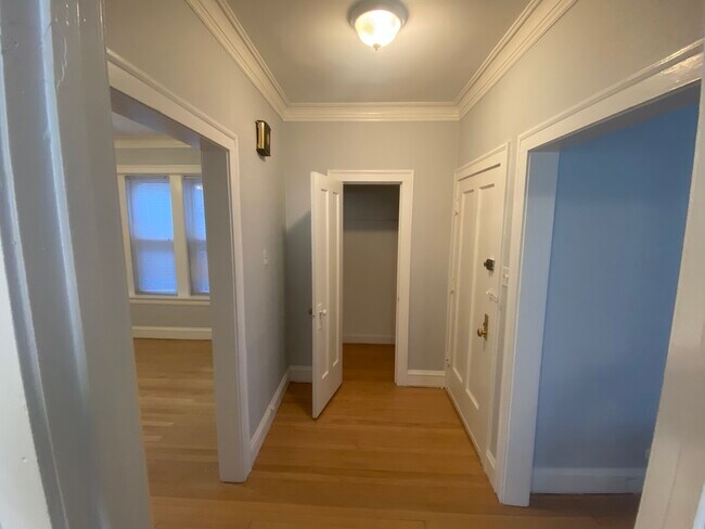 Foto del edificio - 2115 W Arthur Ave