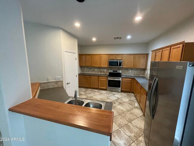 Foto del edificio - 40411 W Helen Ct