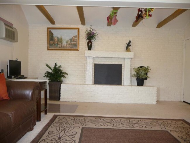 Foto del edificio - 779 Littleton Rd