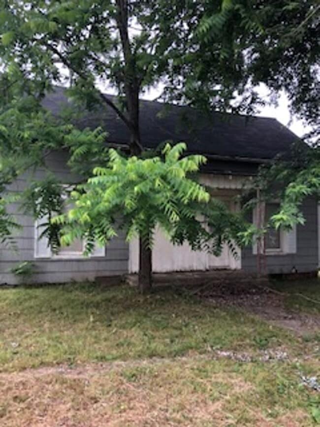 Building Photo - 3 bed 1 bath home