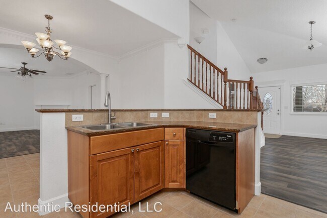 Building Photo - 4 br, 2.5 bath House - 1100 S Grayling Avenue
