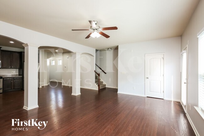 Foto del edificio - 501 Mill Ridge Rd