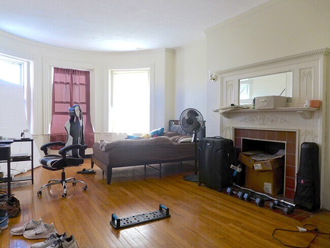 Foto del edificio - 908 Beacon St