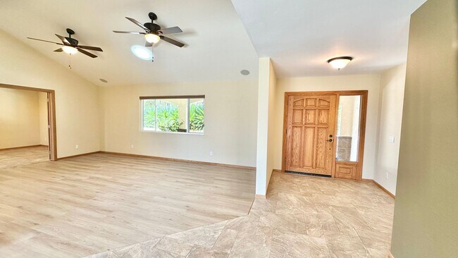 Foto del edificio - Amazing Location & Sprawling Country Living at its Very Best in this Beautiful Single-Story Home ...