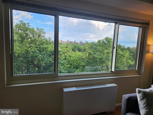 Foto del edificio - 4201 Cathedral Ave NW