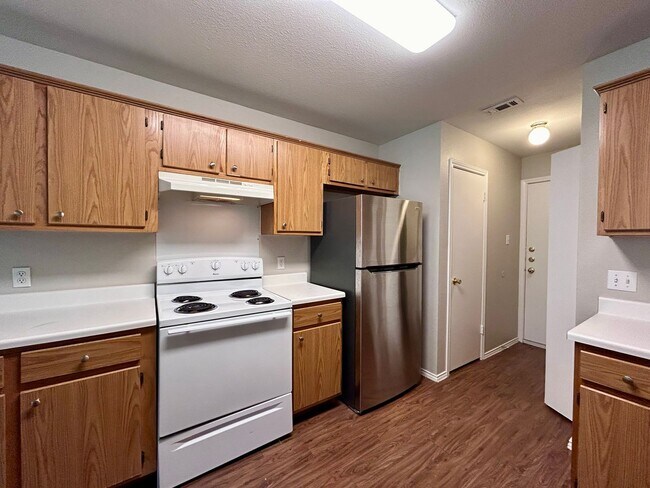 Building Photo - 9704 SUGAR HILL DR
