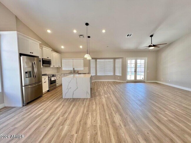 Building Photo - 10889 E Kalil Dr