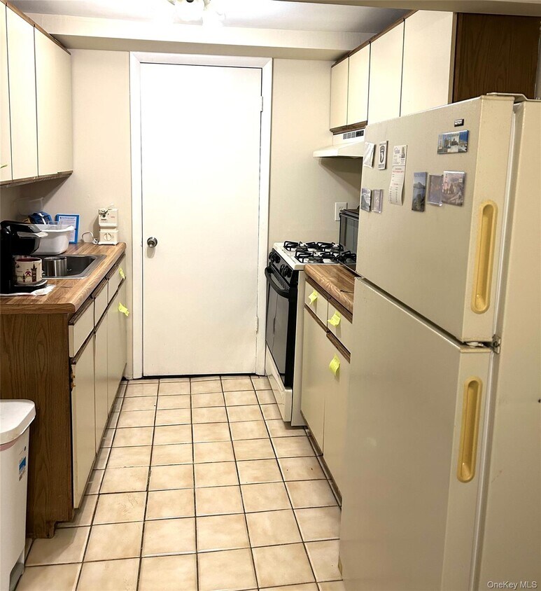 Foto del edificio - 892 Pine Ave