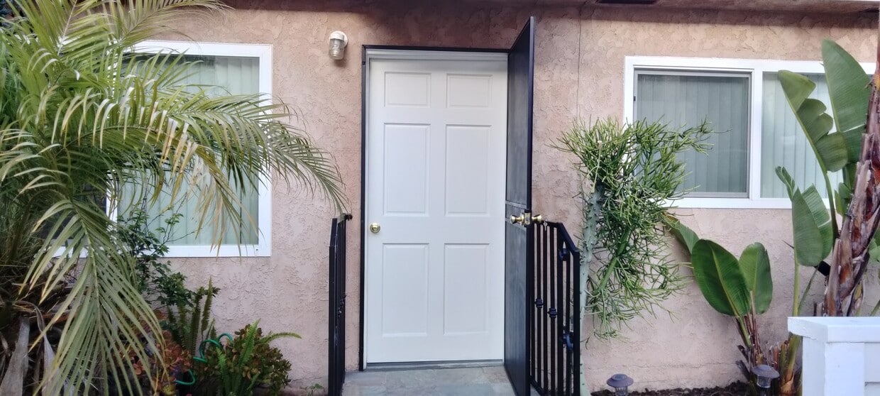 Primary Photo - 2620 Vanderbilt Ln