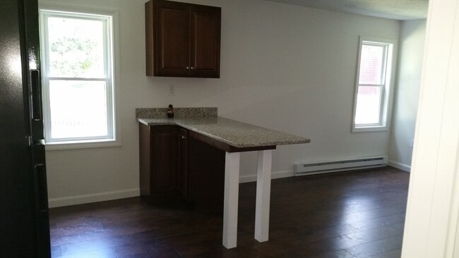 Building Photo - 10 Sutton Rd