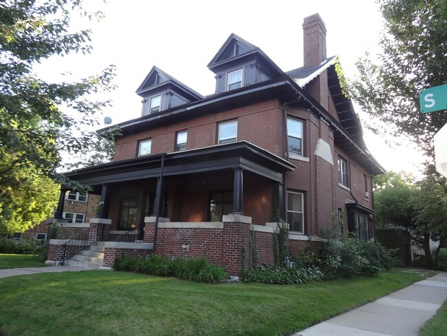 Foto del edificio - 1900 Colfax Ave S