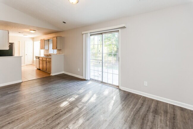 Foto del edificio - 3810 Greenbrook Dr
