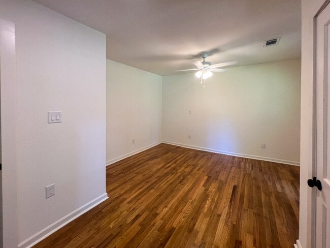 Foto del edificio - 826 Blossom St SW