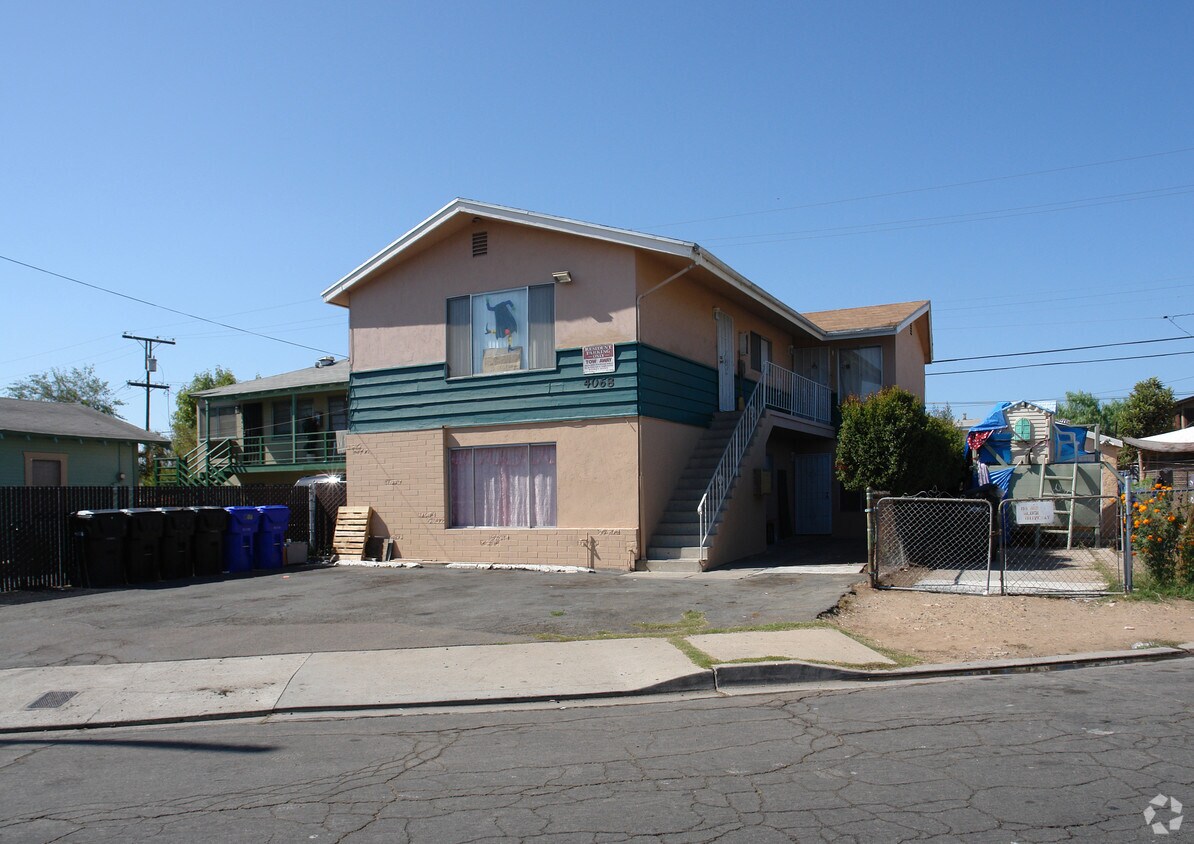 Foto principal - 4068 Oakcrest Dr