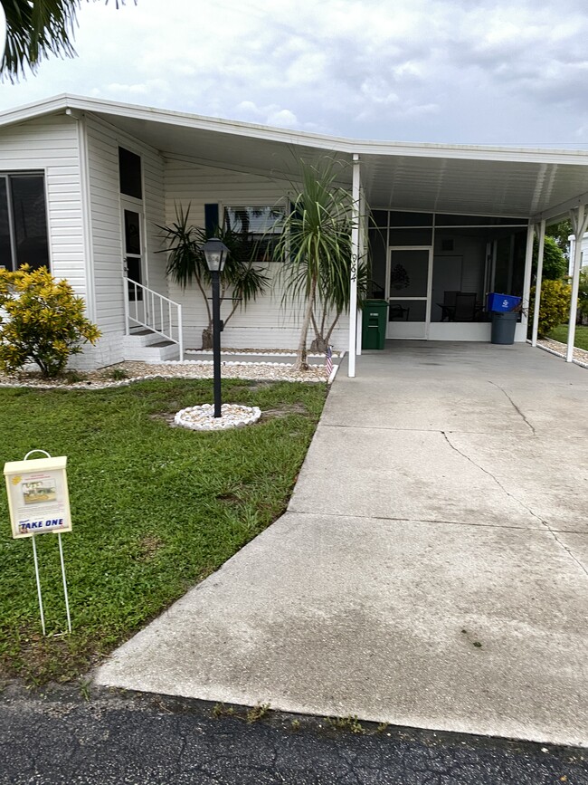 Building Photo - 964 Plymouth Rock Dr