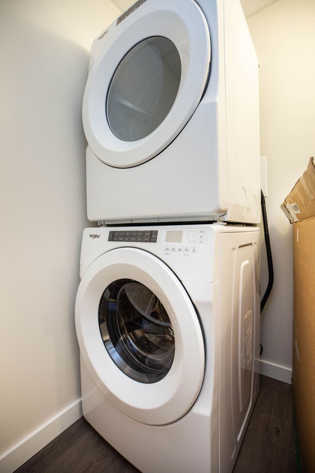 Building Photo - Bison Pointe