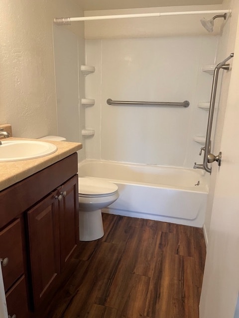 bathtub/shower with plenty of shelves - 7542 E Carefree Dr