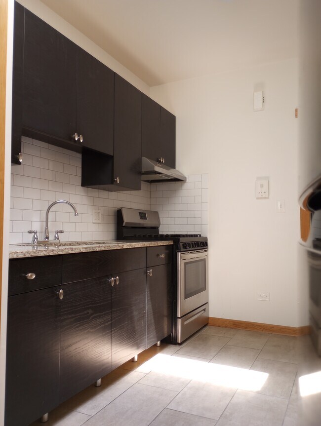 Foto del edificio - 2442 E 75th St