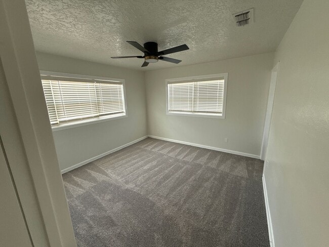 Building Photo - 303 W 16th St