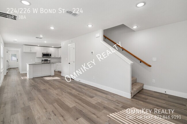 Foto del edificio - 224/226 W Bond St-224