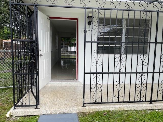 Foto del edificio - 3275 NW 13th Terrace