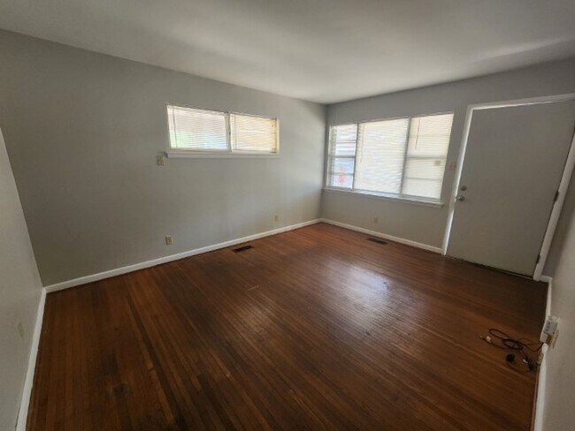 Foto del edificio - 7 Cliffwood Cir