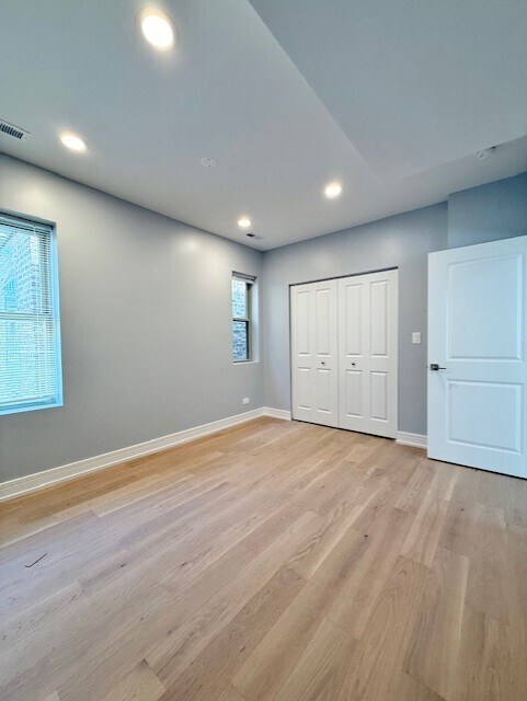 Building Photo - 5852 N Artesian Ave