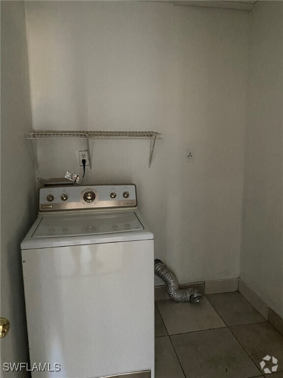 Building Photo - 919 Cape Coral Pkwy W