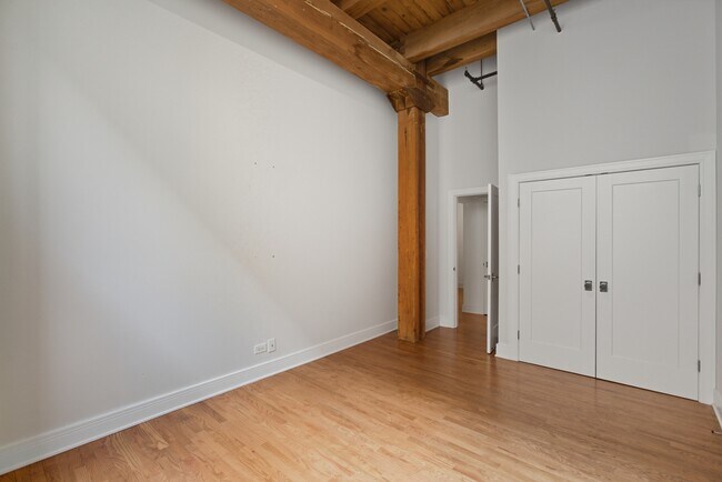 Foto del edificio - 525 W Superior St