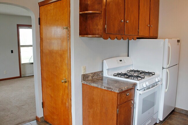 Building Photo - 214 7th St W