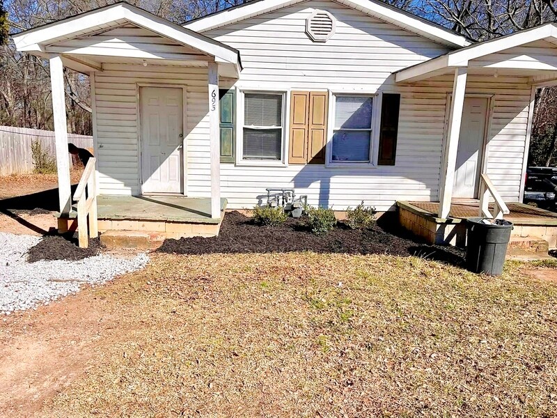 Primary Photo - 693 Beaumont Ave