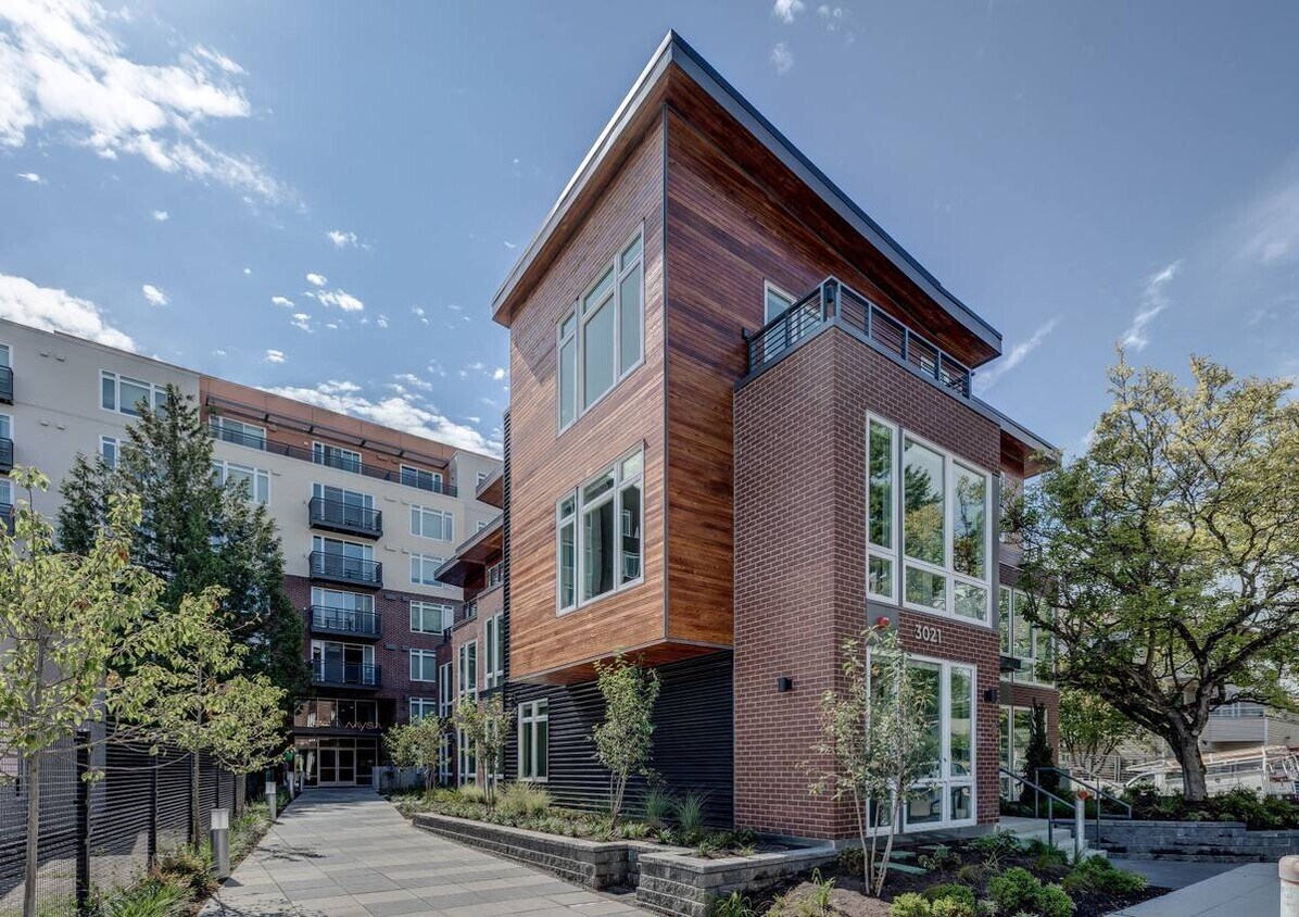 3025 NE 130th St, Seattle, WA 98125