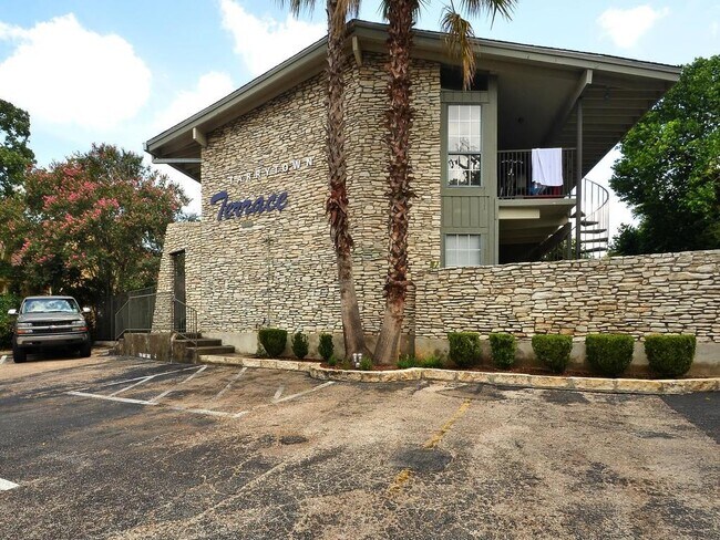 Foto del edificio - 2308 Enfield Rd