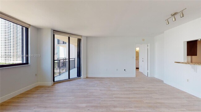 Building Photo - 540 Brickell Key Dr